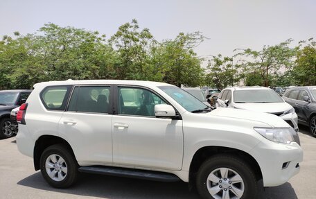 Toyota Land Cruiser Prado 150 рестайлинг 2, 2022 год, 5 700 000 рублей, 1 фотография