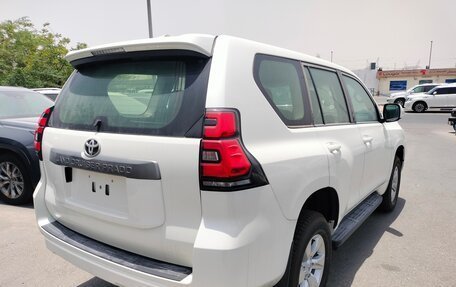 Toyota Land Cruiser Prado 150 рестайлинг 2, 2022 год, 5 700 000 рублей, 2 фотография
