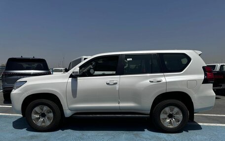 Toyota Land Cruiser Prado 150 рестайлинг 2, 2022 год, 5 700 000 рублей, 4 фотография