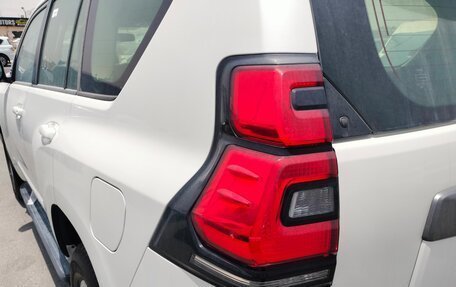 Toyota Land Cruiser Prado 150 рестайлинг 2, 2022 год, 5 700 000 рублей, 11 фотография