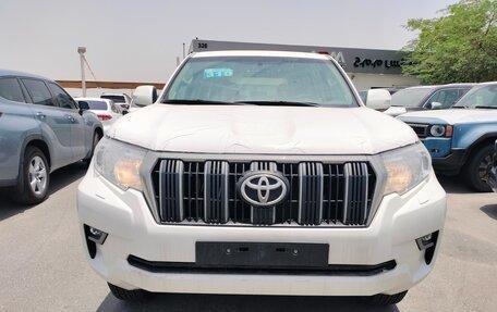 Toyota Land Cruiser Prado 150 рестайлинг 2, 2022 год, 5 700 000 рублей, 8 фотография