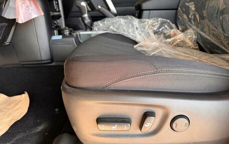 Toyota Land Cruiser Prado 150 рестайлинг 2, 2022 год, 5 700 000 рублей, 15 фотография
