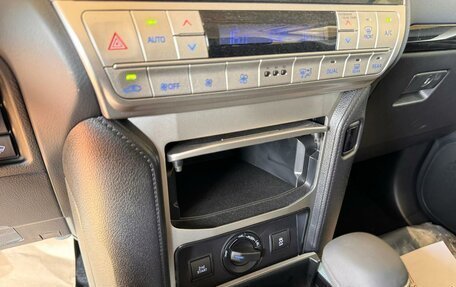 Toyota Land Cruiser Prado 150 рестайлинг 2, 2022 год, 5 700 000 рублей, 13 фотография