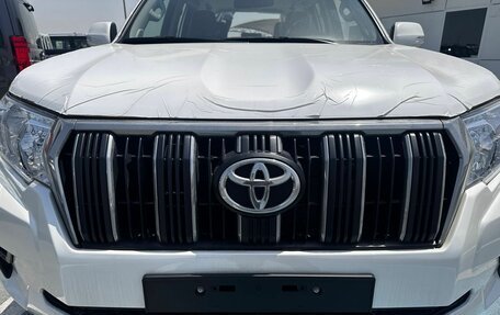 Toyota Land Cruiser Prado 150 рестайлинг 2, 2022 год, 5 700 000 рублей, 18 фотография