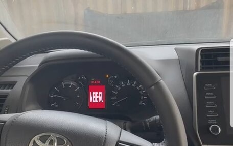 Toyota Land Cruiser Prado 150 рестайлинг 2, 2022 год, 5 700 000 рублей, 7 фотография