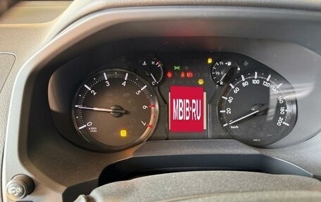 Toyota Land Cruiser Prado 150 рестайлинг 2, 2022 год, 5 700 000 рублей, 16 фотография