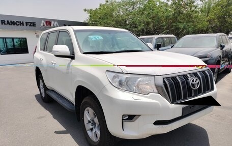 Toyota Land Cruiser Prado 150 рестайлинг 2, 2022 год, 5 700 000 рублей, 9 фотография