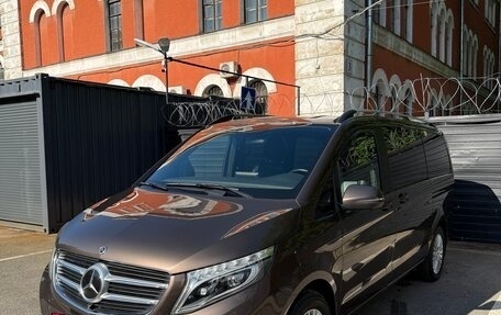 Mercedes-Benz V-Класс, 2017 год, 5 100 000 рублей, 3 фотография