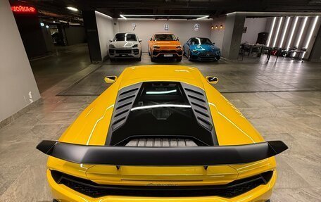 Lamborghini Huracán, 2017 год, 23 000 000 рублей, 8 фотография
