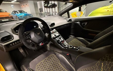 Lamborghini Huracán, 2017 год, 23 000 000 рублей, 16 фотография