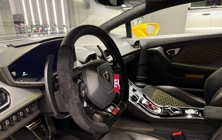 Lamborghini Huracán, 2017 год, 23 000 000 рублей, 13 фотография
