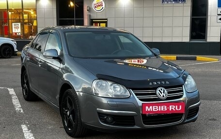 Volkswagen Jetta VI, 2010 год, 487 000 рублей, 2 фотография