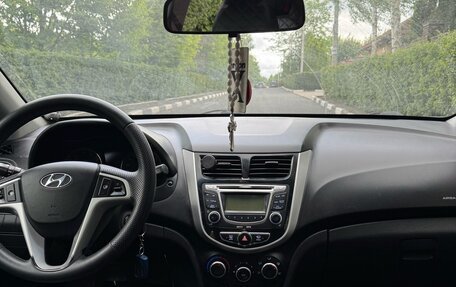 Hyundai Solaris II рестайлинг, 2011 год, 795 000 рублей, 2 фотография