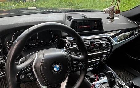 BMW 5 серия, 2018 год, 2 800 000 рублей, 11 фотография