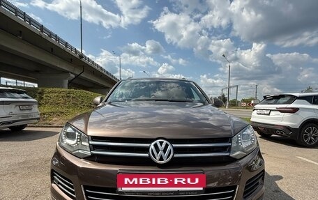 Volkswagen Touareg III, 2011 год, 2 000 000 рублей, 2 фотография