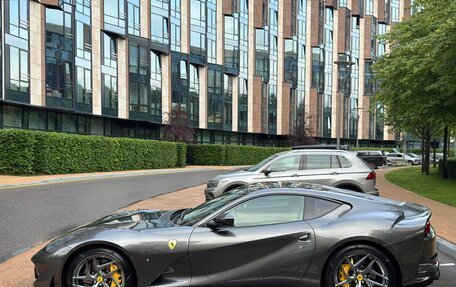 Ferrari 812, 2020 год, 31 000 000 рублей, 3 фотография