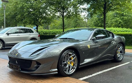 Ferrari 812, 2020 год, 31 000 000 рублей, 2 фотография