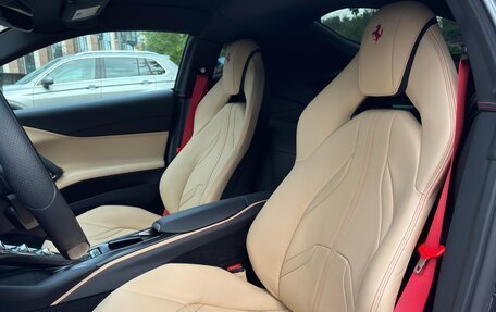 Ferrari 812, 2020 год, 31 000 000 рублей, 28 фотография