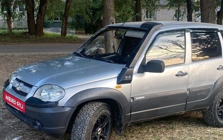 Chevrolet Niva I рестайлинг, 2010 год, 500 000 рублей, 2 фотография