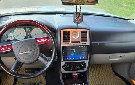Chrysler 300C II, 2006 год, 1 200 000 рублей, 8 фотография