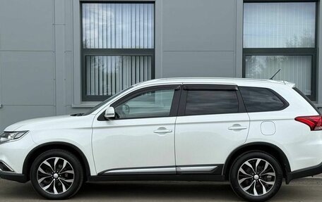 Mitsubishi Outlander III рестайлинг 3, 2015 год, 1 460 000 рублей, 8 фотография