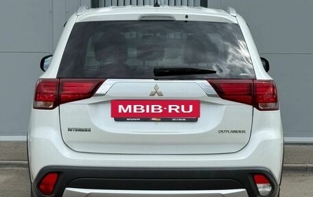 Mitsubishi Outlander III рестайлинг 3, 2015 год, 1 460 000 рублей, 6 фотография