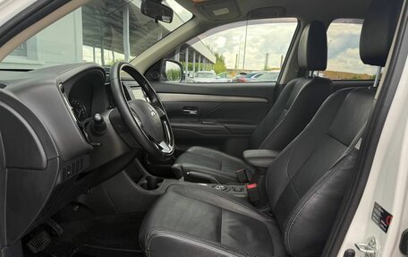Mitsubishi Outlander III рестайлинг 3, 2015 год, 1 460 000 рублей, 10 фотография