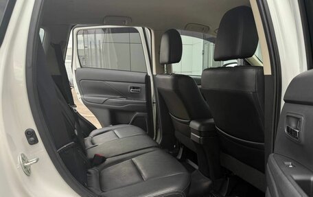 Mitsubishi Outlander III рестайлинг 3, 2015 год, 1 460 000 рублей, 15 фотография