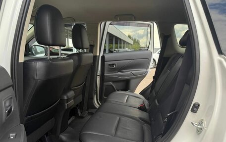 Mitsubishi Outlander III рестайлинг 3, 2015 год, 1 460 000 рублей, 13 фотография