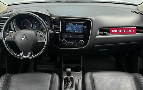 Mitsubishi Outlander III рестайлинг 3, 2015 год, 1 460 000 рублей, 16 фотография