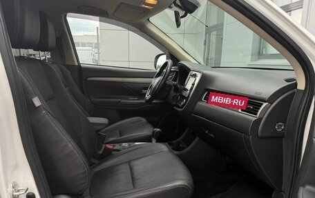 Mitsubishi Outlander III рестайлинг 3, 2015 год, 1 460 000 рублей, 14 фотография