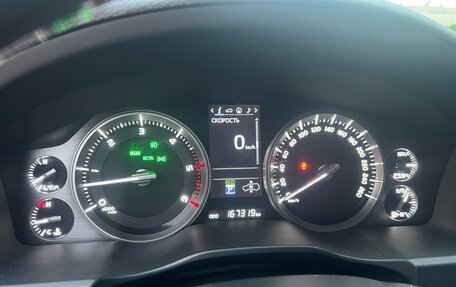 Toyota Land Cruiser 200, 2020 год, 7 250 000 рублей, 8 фотография