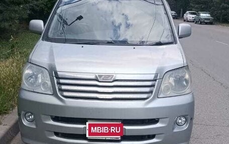 Toyota Noah III, 2003 год, 980 000 рублей, 2 фотография