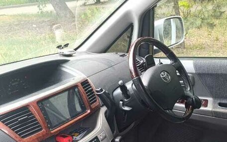 Toyota Noah III, 2003 год, 980 000 рублей, 7 фотография