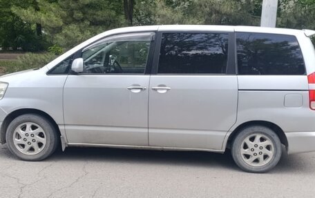 Toyota Noah III, 2003 год, 980 000 рублей, 8 фотография