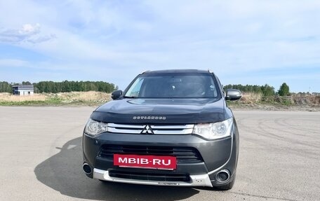 Mitsubishi Outlander III рестайлинг 3, 2014 год, 1 270 000 рублей, 3 фотография