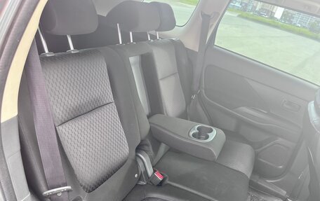 Mitsubishi Outlander III рестайлинг 3, 2014 год, 1 270 000 рублей, 16 фотография