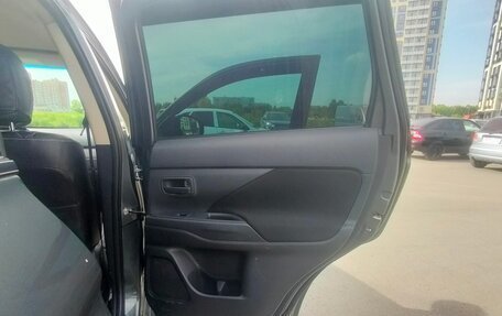 Mitsubishi Outlander III рестайлинг 3, 2014 год, 1 270 000 рублей, 19 фотография