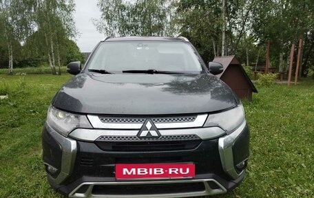 Mitsubishi Outlander III рестайлинг 3, 2018 год, 1 350 000 рублей, 6 фотография