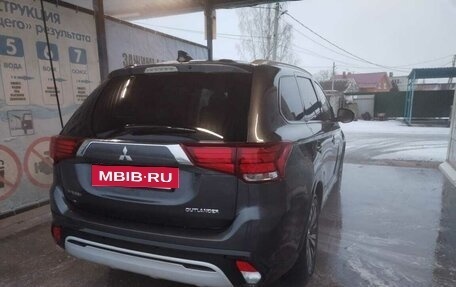 Mitsubishi Outlander III рестайлинг 3, 2018 год, 1 350 000 рублей, 7 фотография
