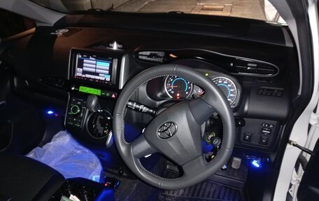 Toyota Wish II, 2011 год, 1 339 000 рублей, 15 фотография