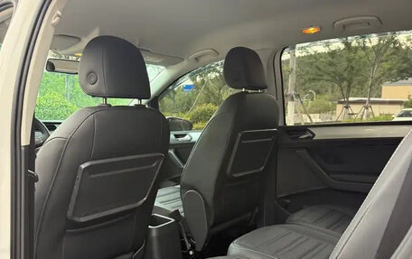 Volkswagen Touran III, 2021 год, 1 800 000 рублей, 6 фотография
