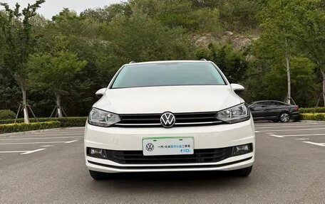 Volkswagen Touran III, 2021 год, 1 800 000 рублей, 2 фотография