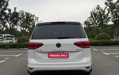 Volkswagen Touran III, 2021 год, 1 800 000 рублей, 8 фотография