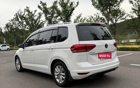 Volkswagen Touran III, 2021 год, 1 800 000 рублей, 9 фотография