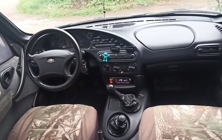 Chevrolet Niva I рестайлинг, 2004 год, 520 000 рублей, 5 фотография