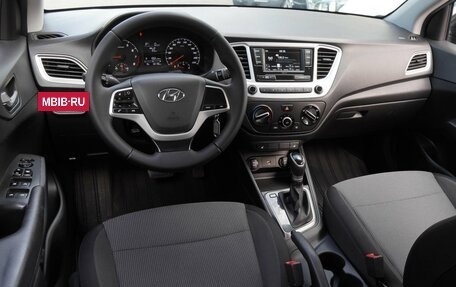 Hyundai Solaris II рестайлинг, 2021 год, 1 690 000 рублей, 6 фотография