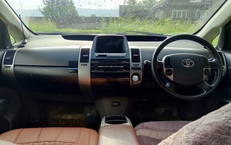 Toyota Prius, 2004 год, 449 999 рублей, 3 фотография