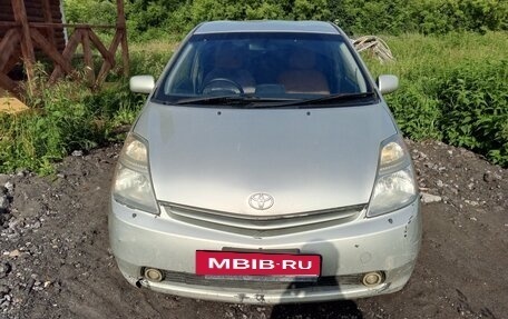 Toyota Prius, 2004 год, 449 999 рублей, 17 фотография