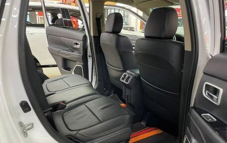 Mitsubishi Outlander III рестайлинг 3, 2021 год, 1 990 000 рублей, 8 фотография